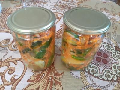 Žiemos salotas „Korejietiški agurkai“ pagrindine nuotrauka