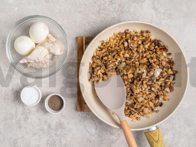 Saulėgrąžų salotos su traškučiais ir vištiena Žingsnis 1