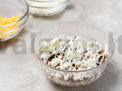 Saulėgrąžų salotos su traškučiais ir vištiena Žingsnis 2