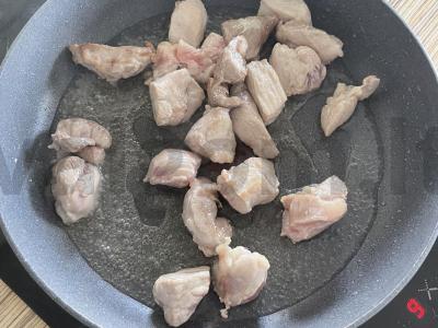 Kiauliena pomidorų padaže Žingsnis 1