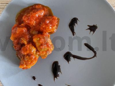 Kiauliena pomidorų padaže pagrindine nuotrauka