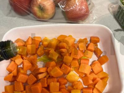 Šiltas traškus salotas su moliūgu ir obuoliais Žingsnis 1