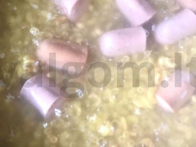 Makaronai pietums su sūrio įdaru ir dešrelėmis Žingsnis 2