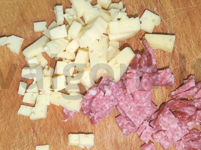 Tortilija su sūriu ir saliami Žingsnis 1