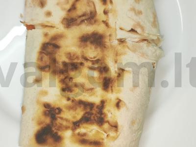 Tortilija su sūriu ir saliami pagrindine nuotrauka