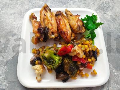 Skanūs vištienos sparneliai su citrusiniais vaisiais pagrindine nuotrauka