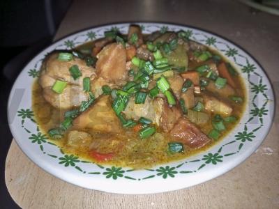 Daržovių vištiena katile pagrindine nuotrauka