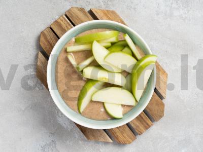 Vegetariškas obuolių pyragas su persikų sultimis Žingsnis 1