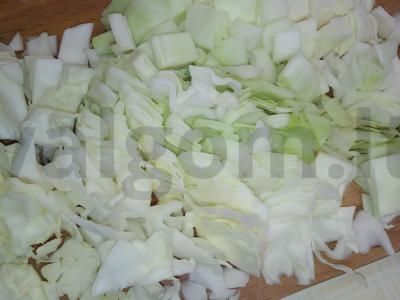 Troškinta kopūstai su cukinija ir troškiniu Žingsnis 1