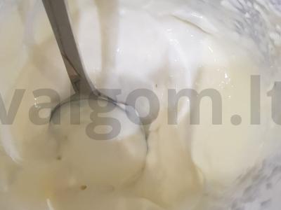 Desertas taurėse su braškėmis Žingsnis 1