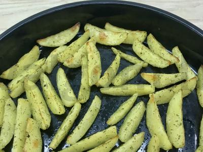 Kepti bulvių skiltelės Žingsnis 4