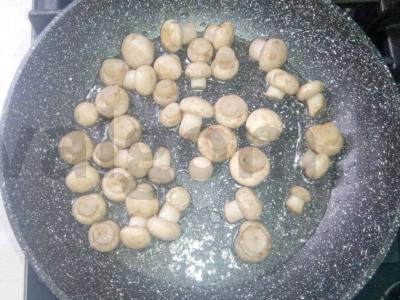 Sultinga jautiena su grybais grietinėlės padaže Žingsnis 2