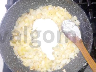 Sultinga jautiena su grybais grietinėlės padaže Žingsnis 4