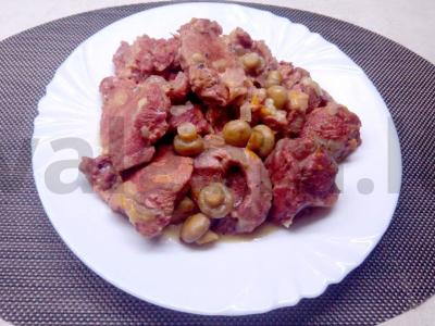 Sultinga jautiena su grybais grietinėlės padaže pagrindine nuotrauka