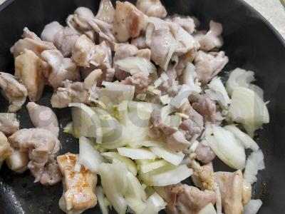 Kailinis triušis, troškintas grietinėje Žingsnis 5