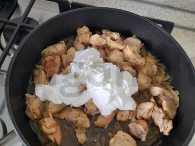 Kailinis triušis, troškintas grietinėje Žingsnis 9