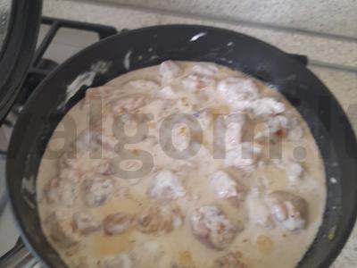 Kailinis triušis, troškintas grietinėje Žingsnis 10