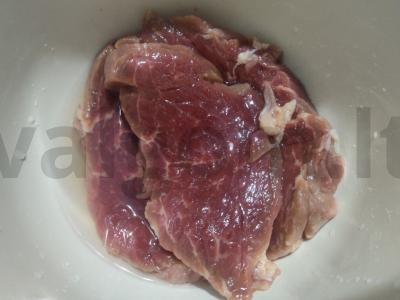 Sultingas jautienos steikas su laimo sultimis ir prieskoniais Žingsnis 1