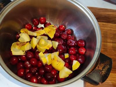 Vyšnių ir kriaušių kompotas Žingsnis 1