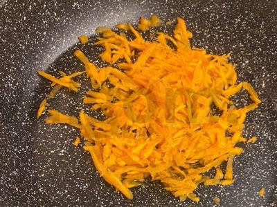 Spagečiai su medžioklinėmis dešrelėmis Žingsnis 4