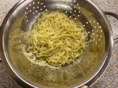 Spagečiai su medžioklinėmis dešrelėmis Žingsnis 6