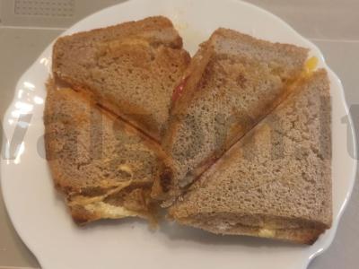 Sumuštiniai multikepėje pusryčiams pagrindine nuotrauka