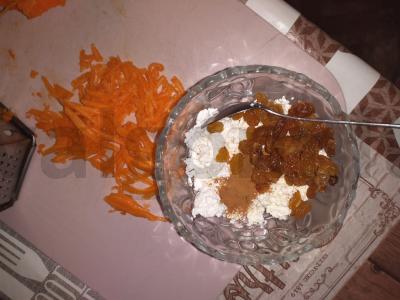 Ritiniai su varške, razinomis, moliūgu ir stevijos sirupu Žingsnis 1