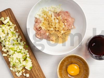 Kalakutienos filė marinate su marsalos vynu Žingsnis 1