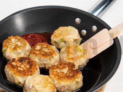 Kalakutienos filė marinate su marsalos vynu Žingsnis 2