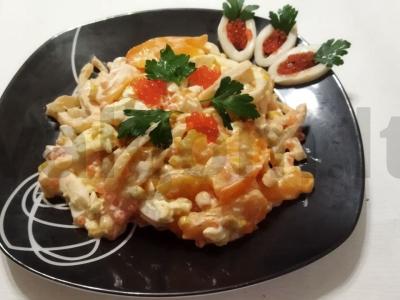 Paprastas kalmarų salotas pagrindine nuotrauka