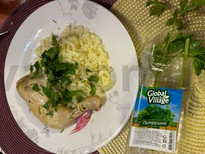 Vištienos šlaunelės su ryžiais ir petražolėmis pagrindine nuotrauka