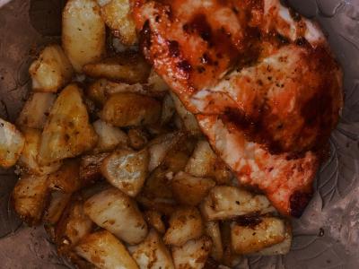 Vištiena pomidorų padaže orkaitėje pagrindine nuotrauka