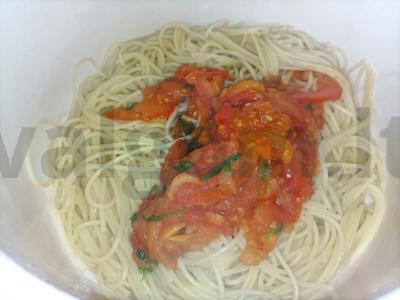 Spagečiai grietinėlės padaže su lašiša ir rukola Žingsnis 1