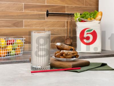 Kefyras su cinamonu pagrindine nuotrauka