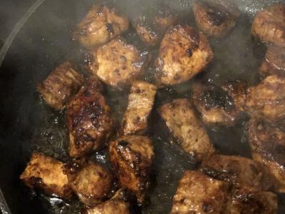 Aštrus mėsa prieskoniuose Žingsnis 3