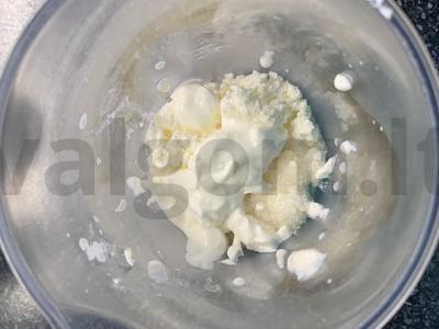 Varškės desertas su braškėmis ir mėlynėmis Žingsnis 1