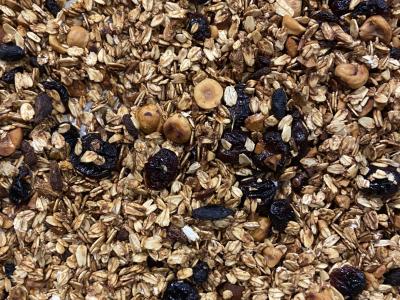 Granola su džiovintomis vyšniomis, riešutais ir kartoku šokoladu pagrindine nuotrauka