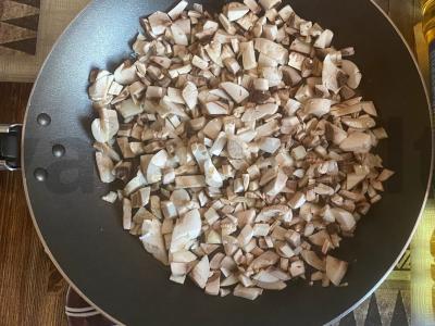 Pica „Dūševnaja“ su vištiena, dešra ir sūriu Žingsnis 3