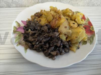 Kepta bulvė su voveraitėmis ir svogūnais pagrindine nuotrauka