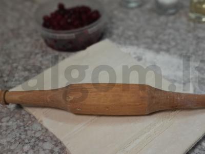 Vyšnių pyragas iš sluoksniuoto be mielių tešlos Žingsnis 1