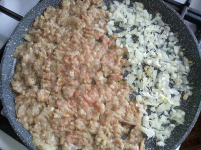 Makaronai su troškintu faršu ir sojų padažu Žingsnis 1