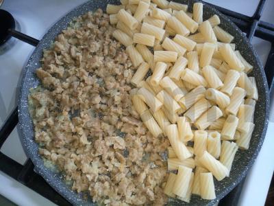 Makaronai su troškintu faršu ir sojų padažu Žingsnis 2