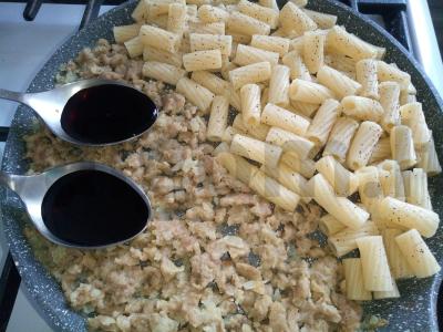 Makaronai su troškintu faršu ir sojų padažu Žingsnis 3