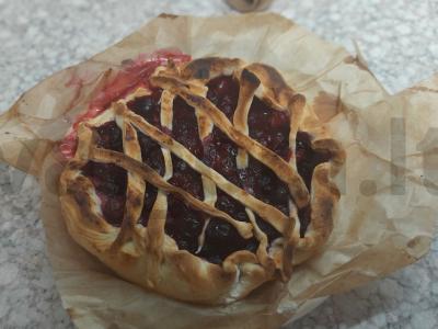 Vyšnių pyragas iš sluoksniuoto be mielių tešlos Žingsnis 7