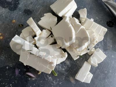 Graikiškas salotas su paprikomis, raudonuoju svogūnu ir petražolėmis Žingsnis 5