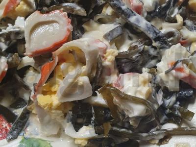 Salotas „Jūros lagūna“ su laminaria ir krabų lazdelėmis Žingsnis 3