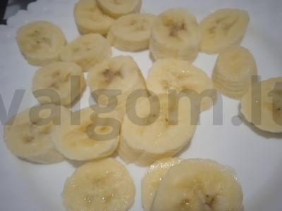 Bananai tešloje su mėlynėmis Žingsnis 1
