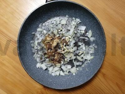 Troškinta vištiena su karčiu kokosų piene Žingsnis 1