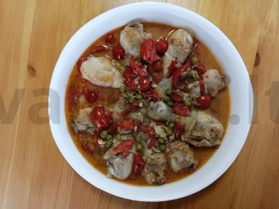 Troškinta vištiena su karčiu kokosų piene pagrindine nuotrauka