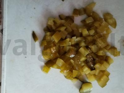 Olivje su marinuotais agurkais Žingsnis 2